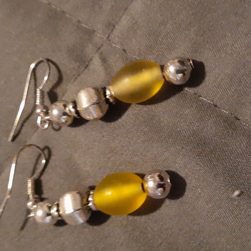 Silver Plated pierced earrings ligth gold bead. (pierce ears) 1 1/2" (L5 175)